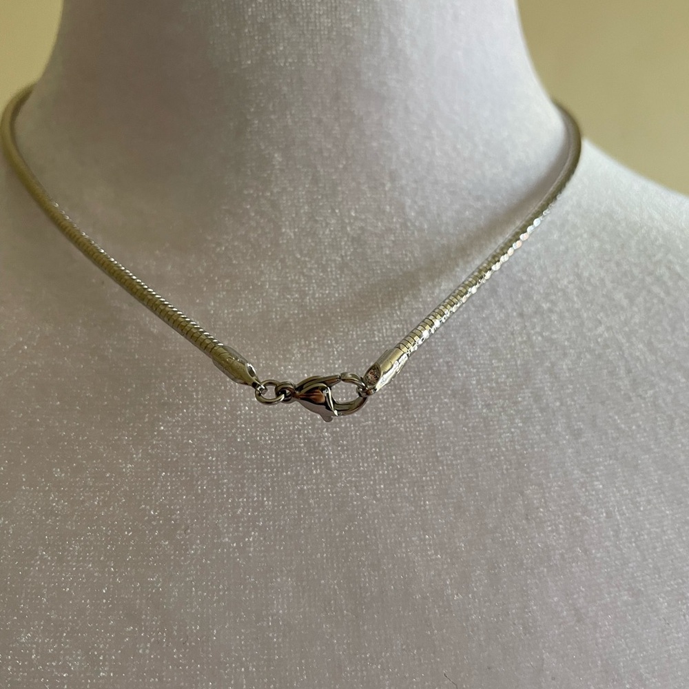 Omega style necklance - Picture 2 of 9